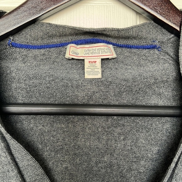 GAP | Extra Fine Merino Wool Grey Cardigan Sz XS - Picture 2 of 6